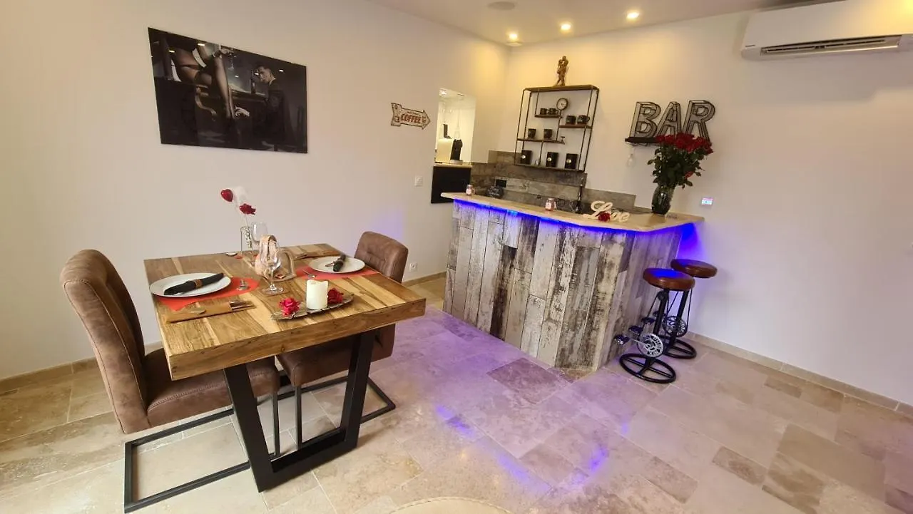 Loveroom La Garconn'Hyeres 0*, Hyeres France