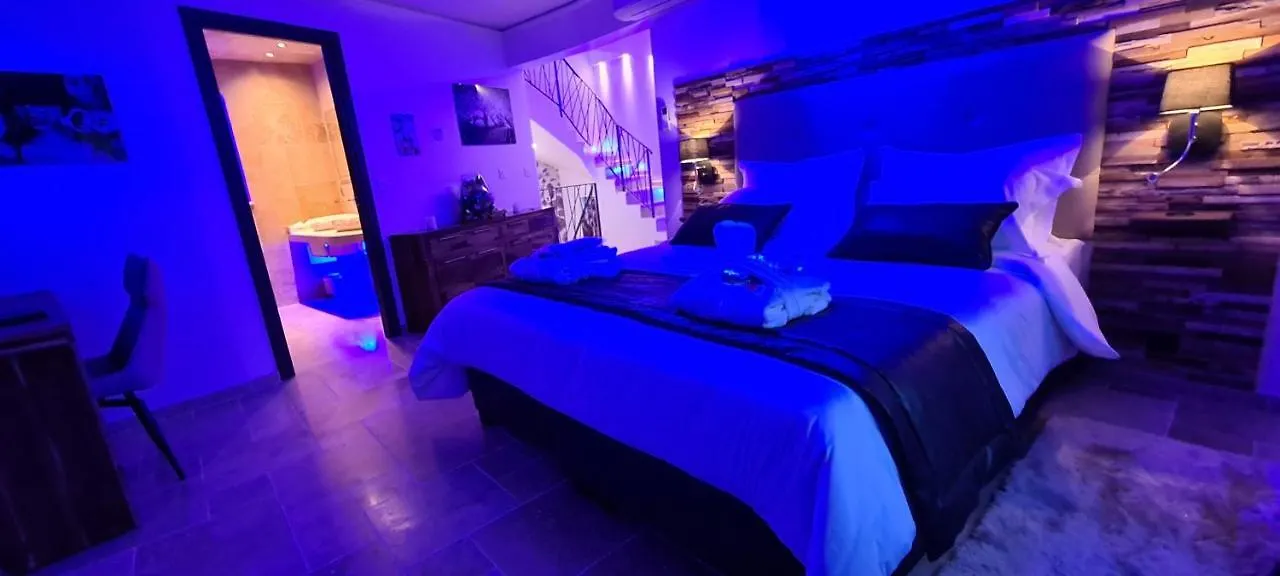 Loveroom La Garconn'הייר 0*, הייר צרפת