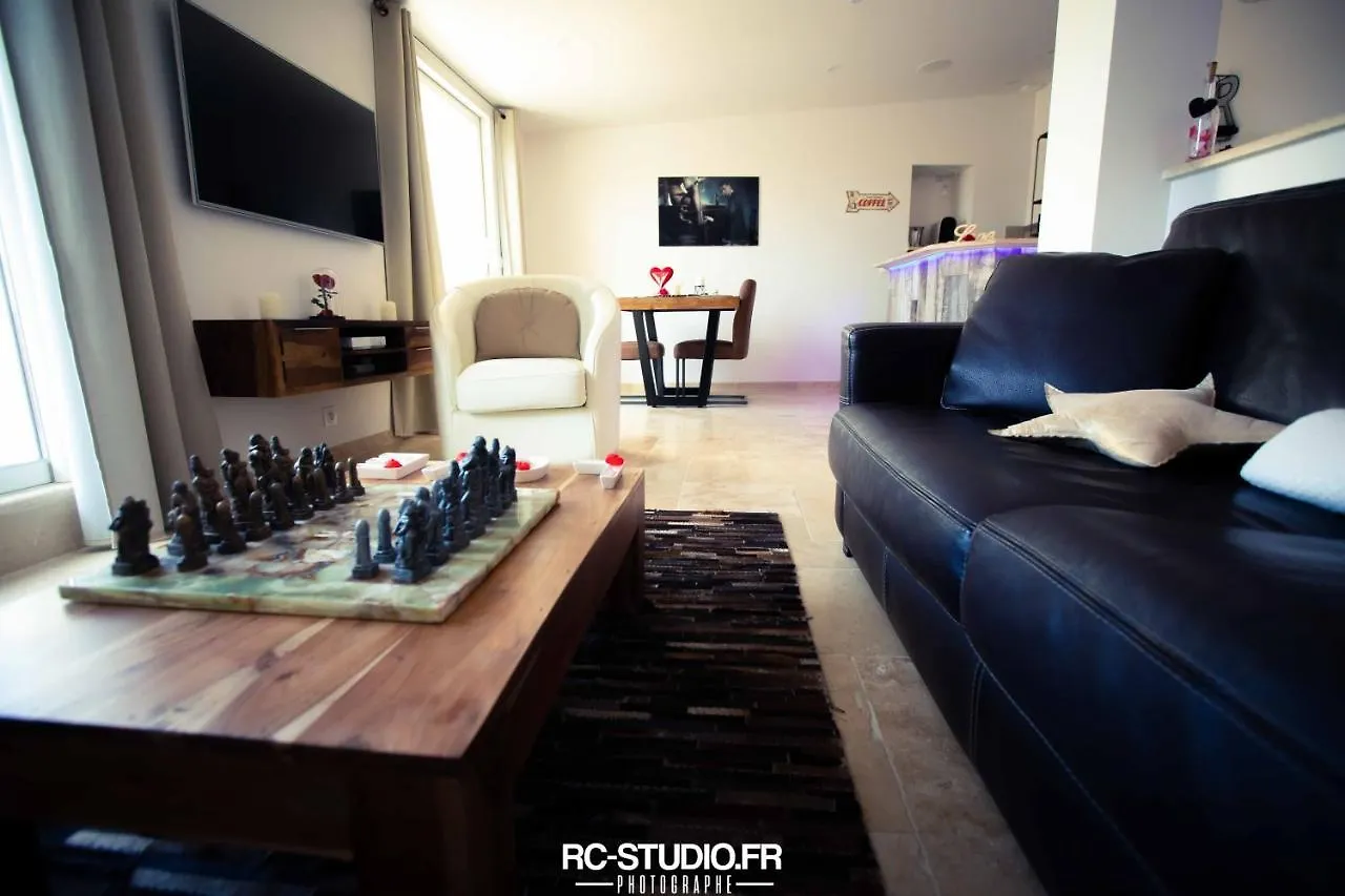Loveroom La Garconn'Hyeres 0*, Hyeres