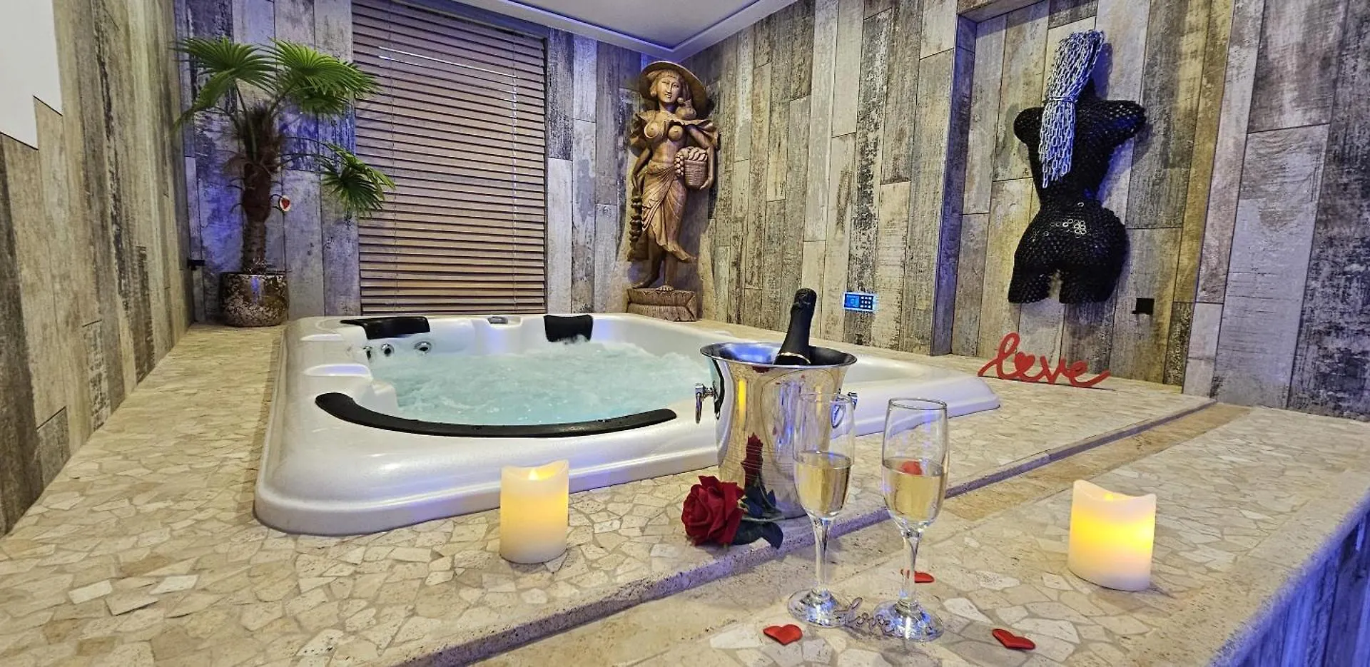 Loveroom La Garconn'Hyeres 0*, Hyeres France